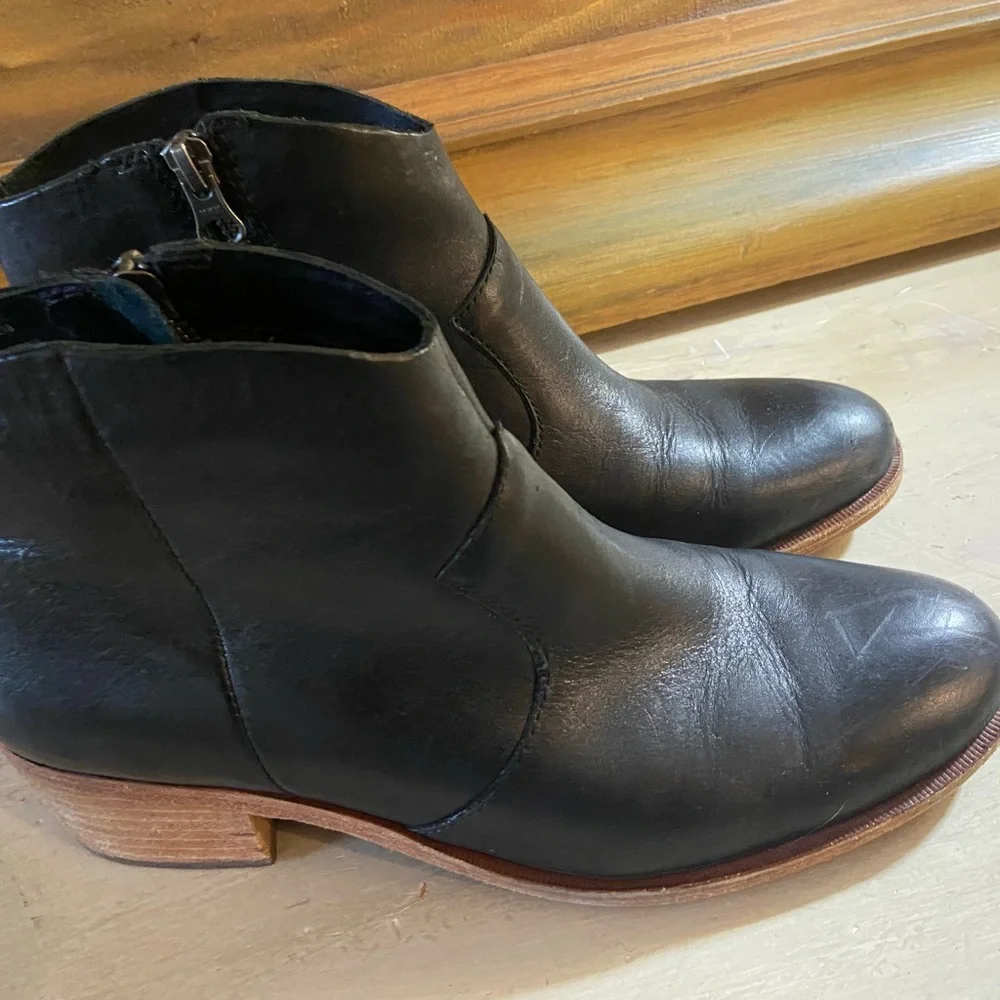 Korks-Ease Black Boots -Booties- Stylish and Comfortable! Size 7.5 - Picture 3 of 8